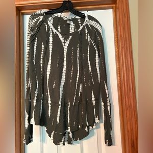 Knox Rose Raglan Long Sleeve V-Neck Dark Olive Tie Dye Top size small